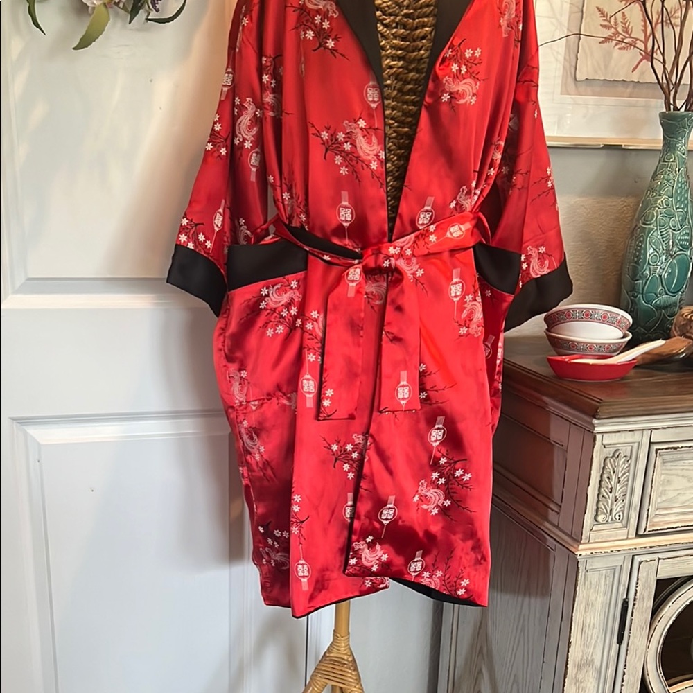 Luxurious Red and Black Kimono Robe with Floral Pattern
